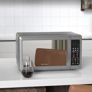 Emerson MW7601SL Compact Countertop Microwave Oven